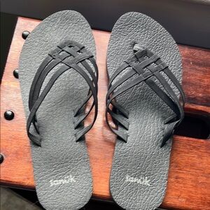 Sanuk Women's Black Sandals